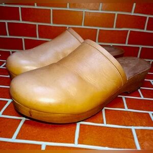 Free People Carver mules/clogs (EUC)